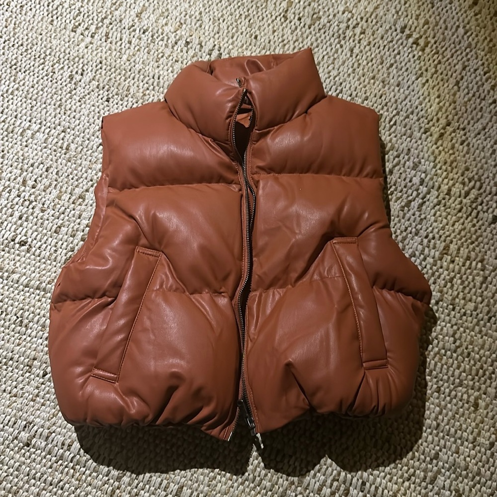 Crop Puffy Vest - faux leather
